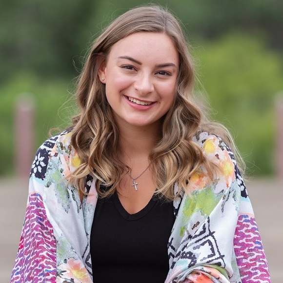 Meet your Posher, Olivia - Picture 1 of 1